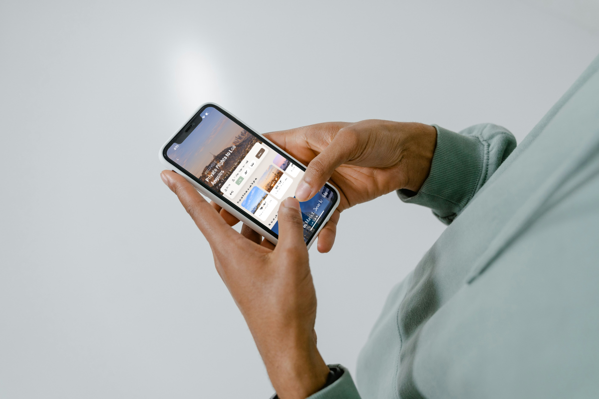 The FlyHouse app flight search on iPhone